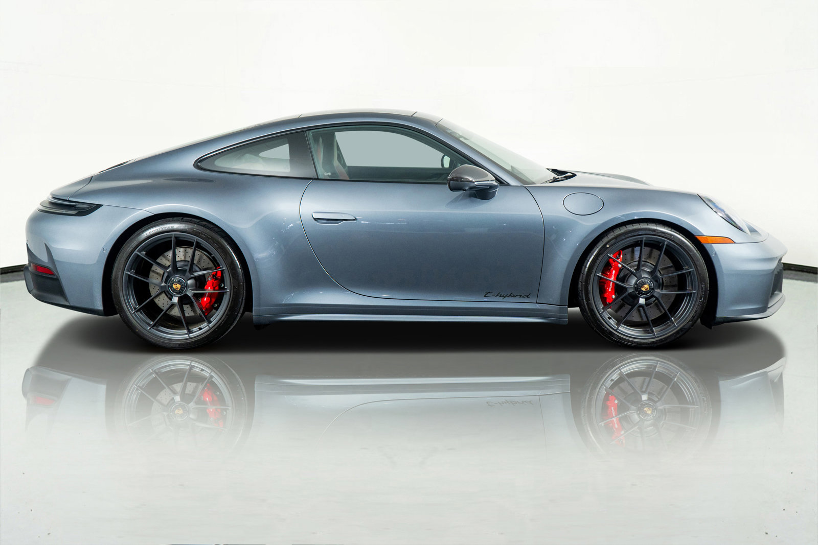 Used 2025 Porsche 911 Carrera 4 GTS image 23