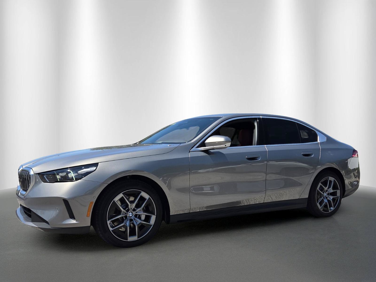 Used 2027 BMW 530i w/ Premium Package RWD image 3