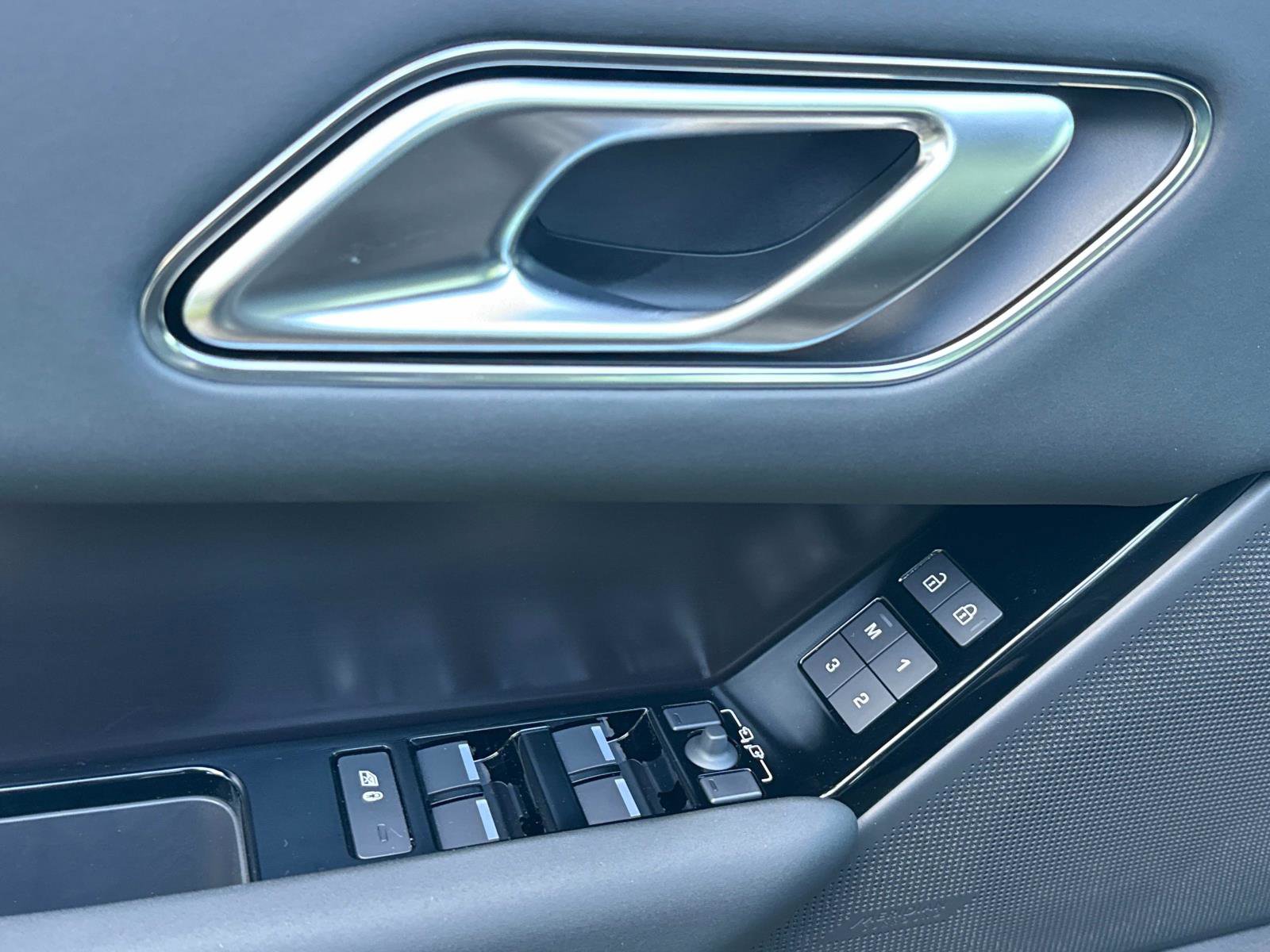 New 2026 Land Rover Range Rover Velar Dynamic SE image 19