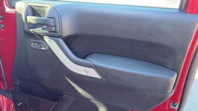 Used 2013 Jeep Wrangler Unlimited Sahara w/ Dual Top Group image 27