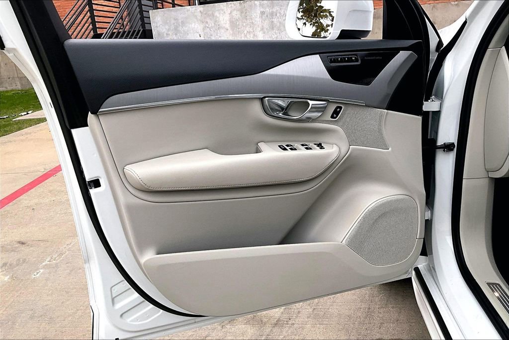 Used 2023 Volvo XC90 B5 Core w/ Climate Package image 24