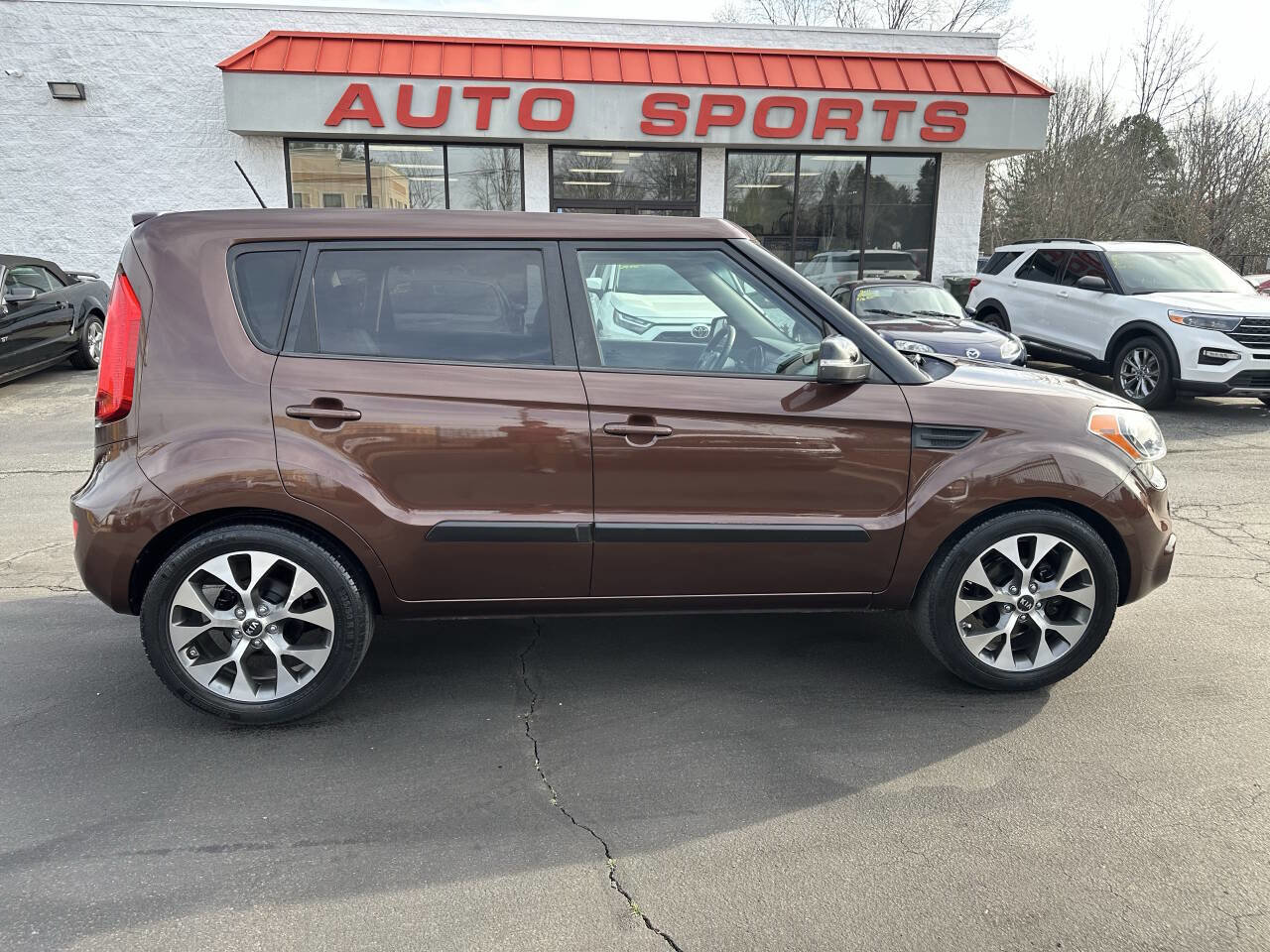 Used 2012 Kia Soul ! w/ Red Rock Special Edition Pkg image 4