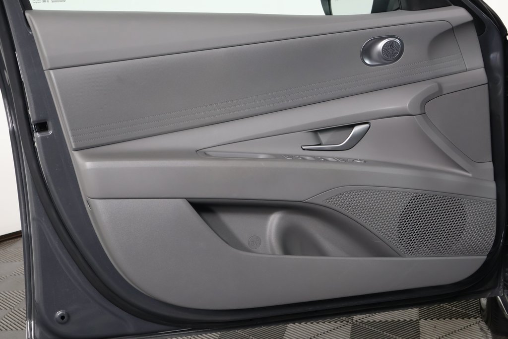 Used 2024 Hyundai Elantra SE FWD image 12