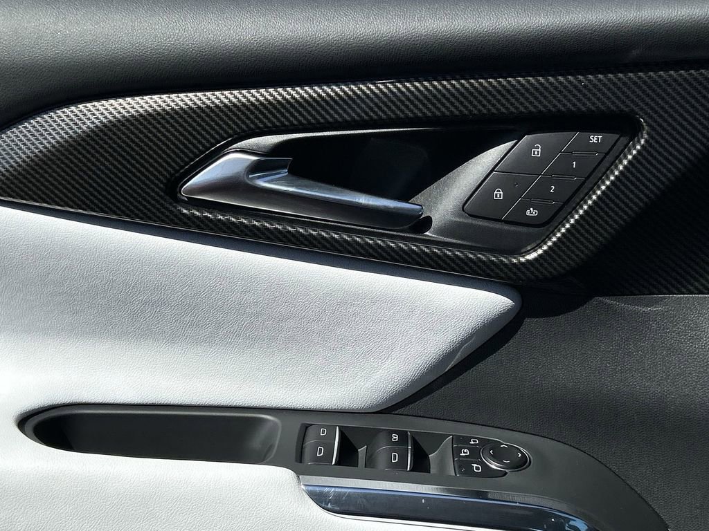 Used 2026 Chevrolet Traverse High Country FWD image 23