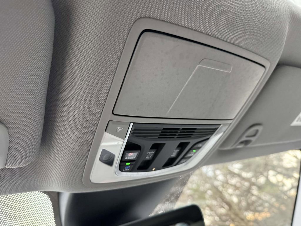 Used 2024 Acura MDX w/Technology Package image 30