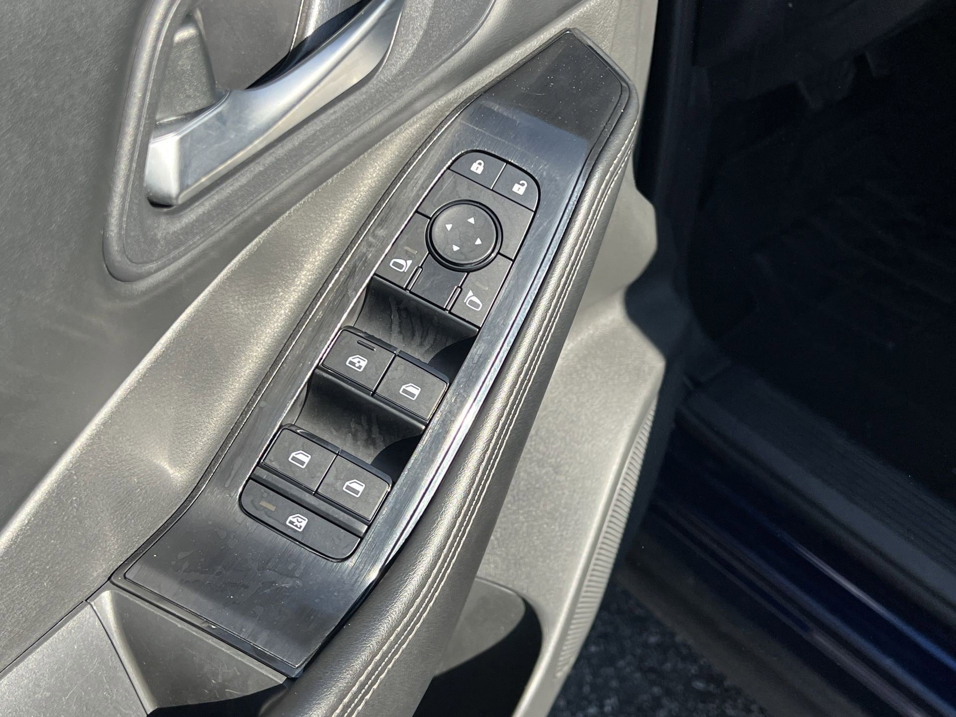 Used 2024 Nissan Rogue SV AWD/4WD image 12