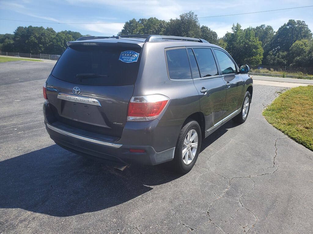 Used 2011 Toyota Highlander SE w/ Tow Pkg AWD/4WD image 5
