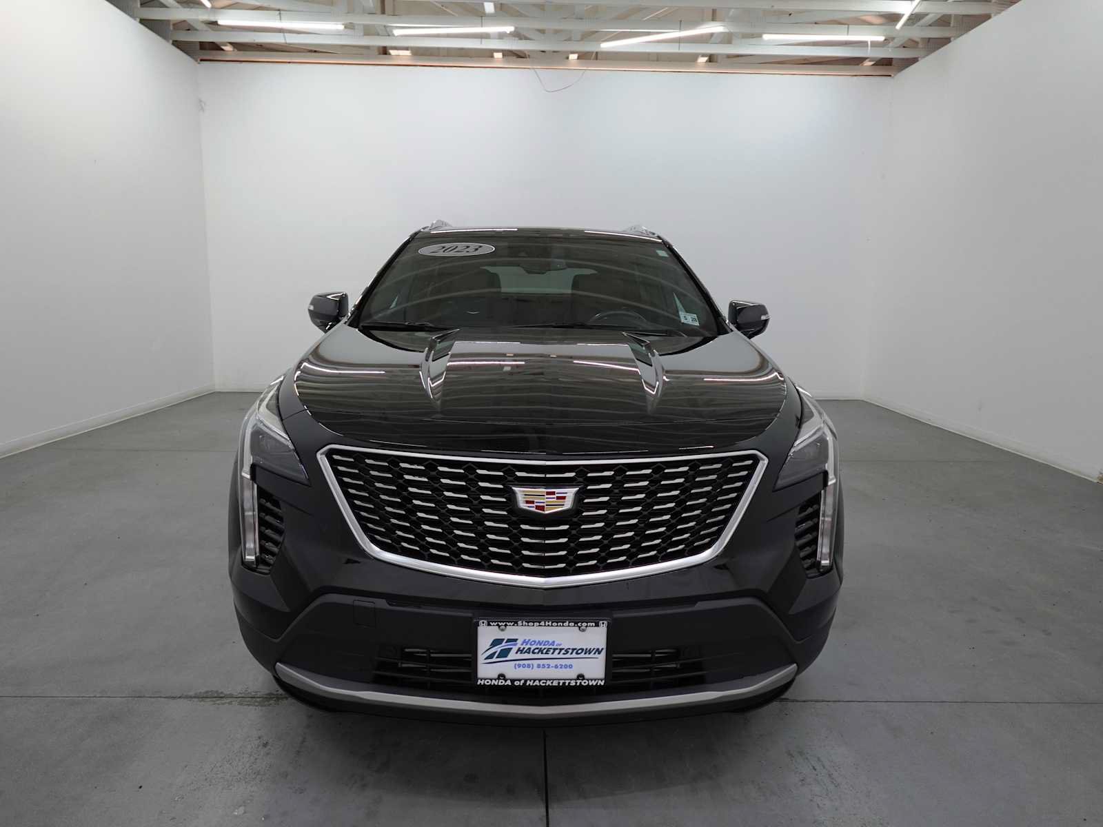 Used 2023 Cadillac XT4 Premium Luxury AWD/4WD image 2