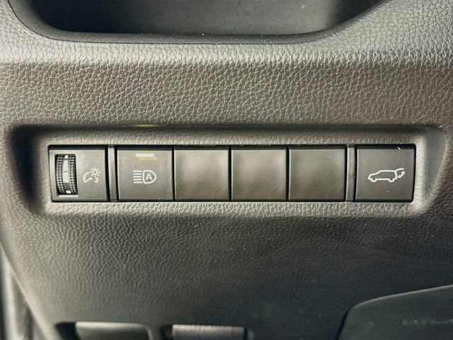 Used 2022 Toyota RAV4 XLE w/ Convenience Package FWD image 21