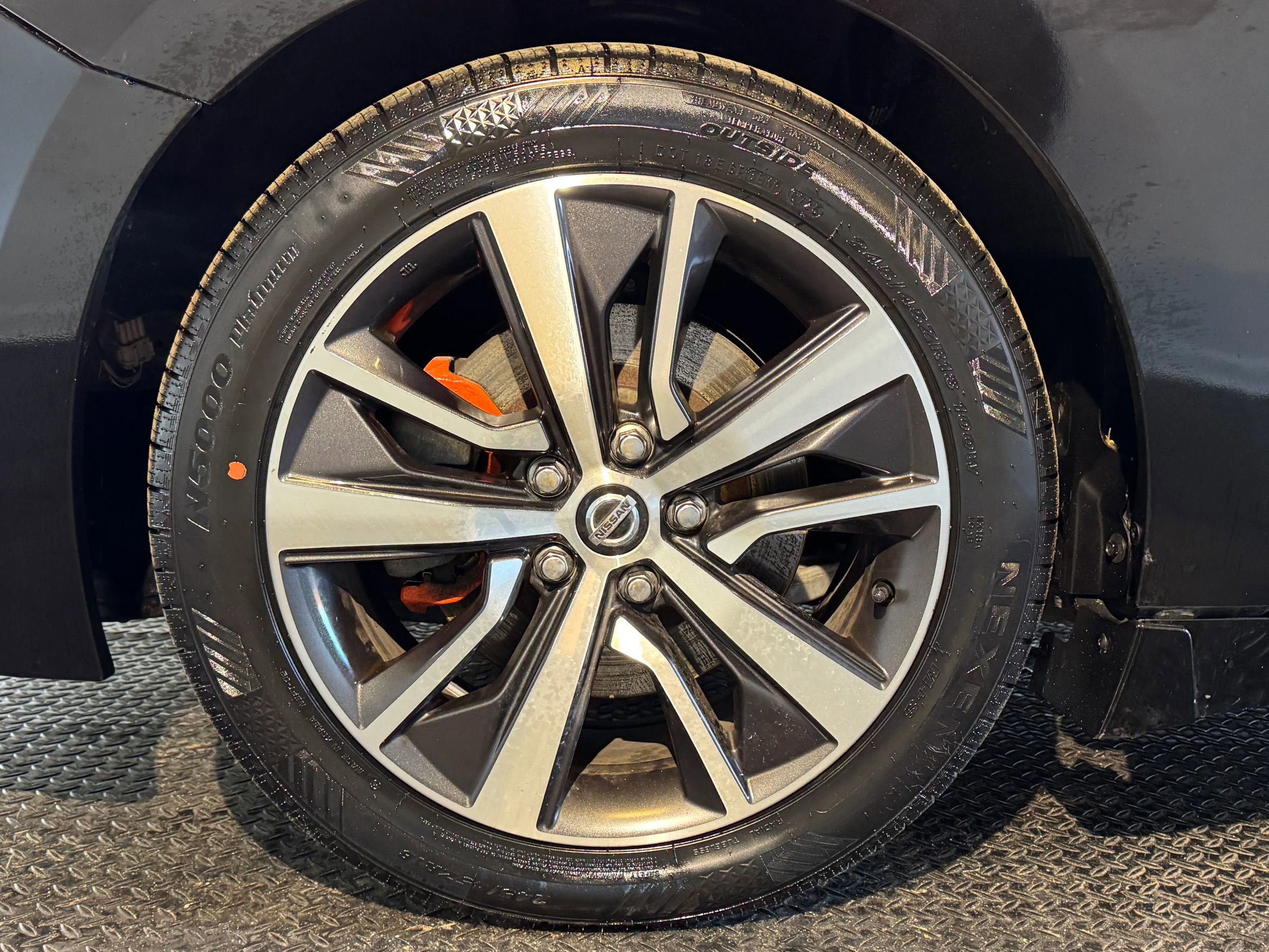 Used 2017 Nissan Maxima SR FWD image 8