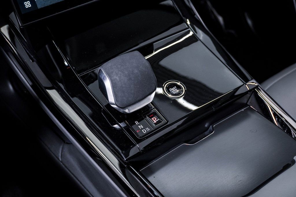 Used 2024 Land Rover Range Rover Sport SE image 24