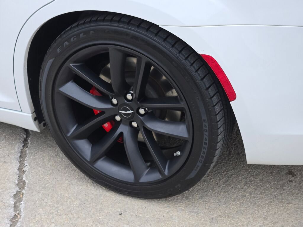 Used 2023 Chrysler 300 C image 15