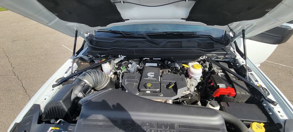 Used 2024 RAM 3500 Limited AWD/4WD image 12