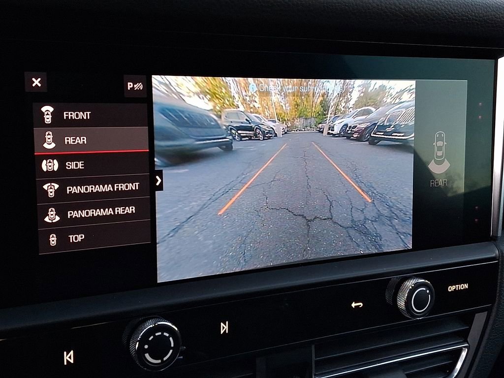 Used 2025 Porsche Macan AWD/4WD image 15