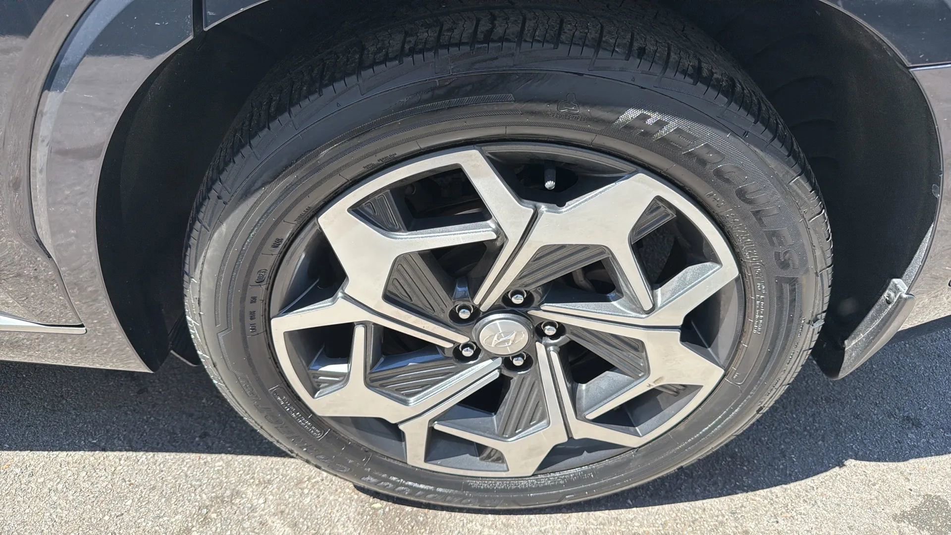 Used 2022 Hyundai Palisade Calligraphy image 9