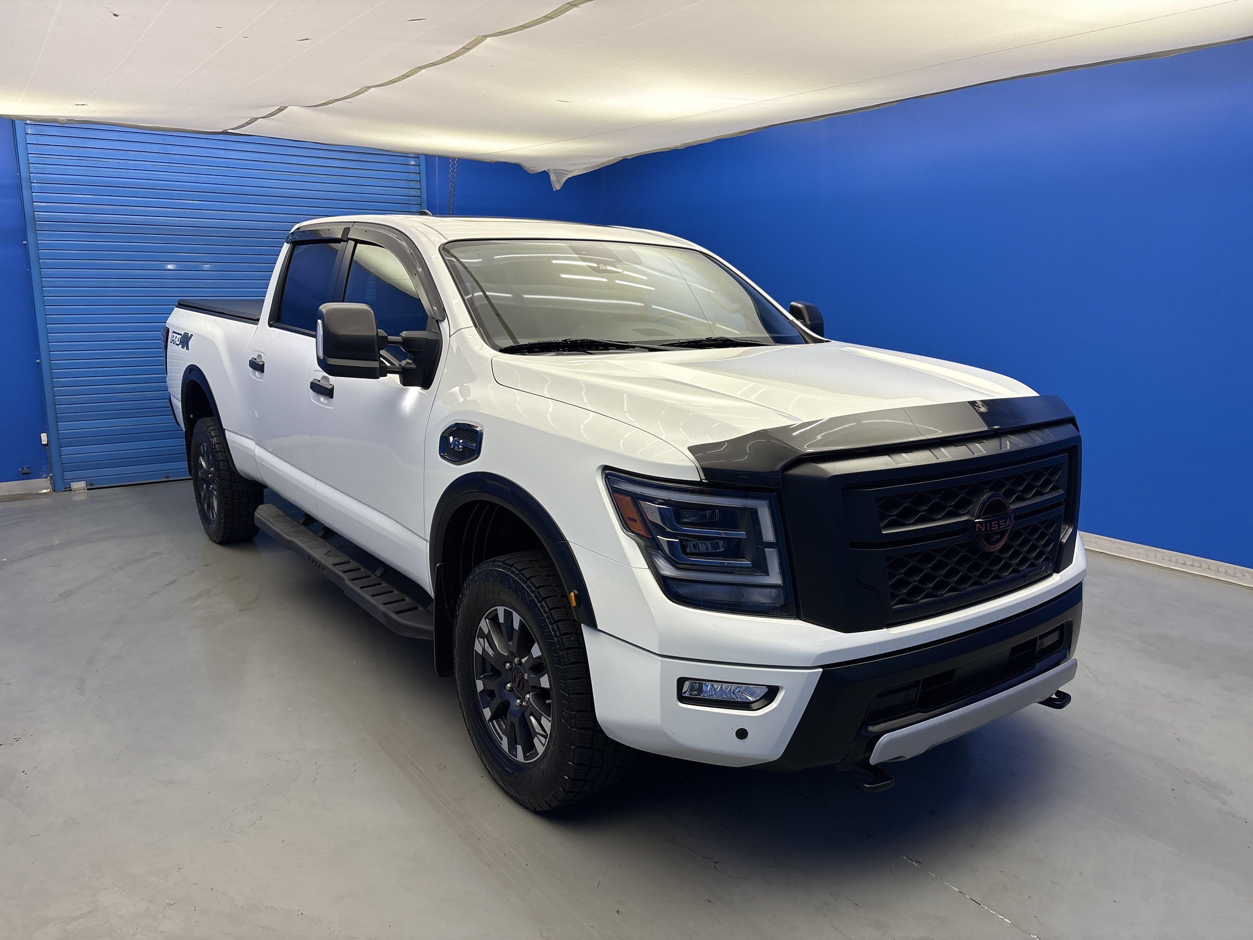 Used 2023 Nissan Titan PRO-4X w/ Pro-4x Convenience Package AWD/4WD image 2