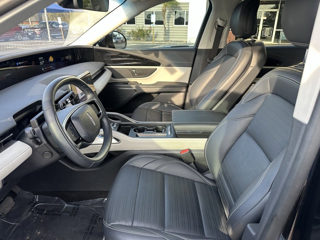 Used 2024 Lincoln Nautilus Premier image 11