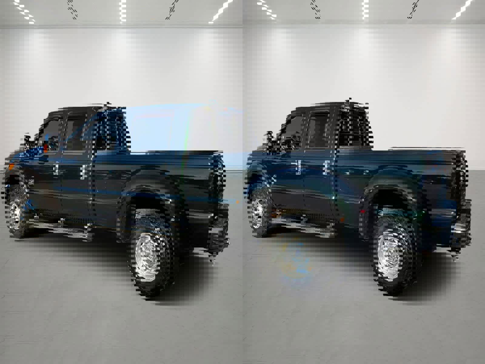 Used 2016 Ford F350 XLT w/ XLT Premium Package image 4