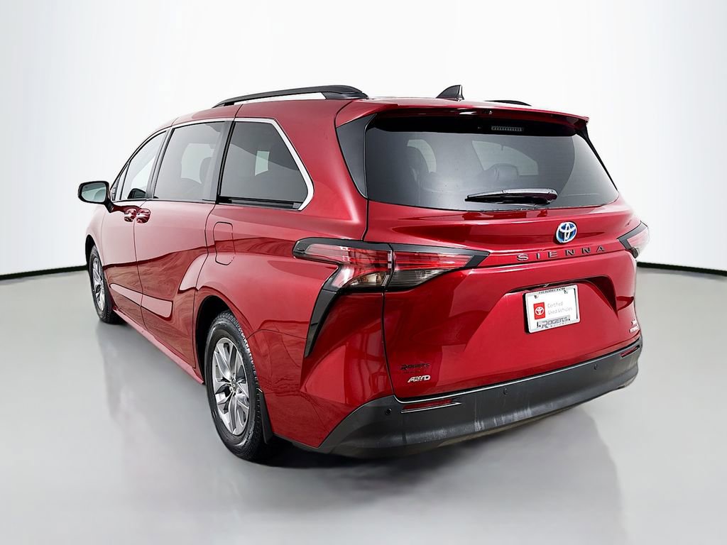 Certified 2022 Toyota Sienna XLE image 6