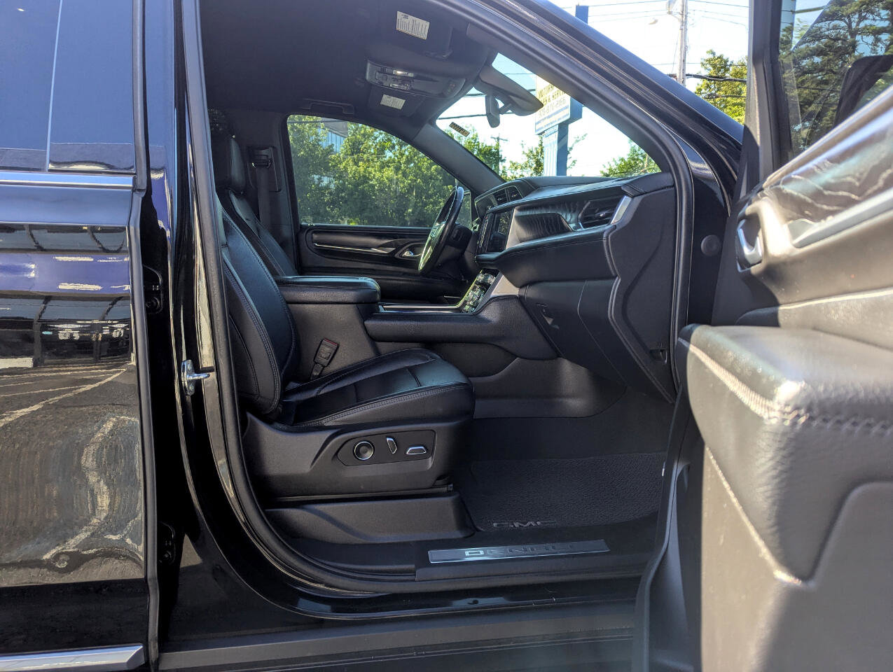 Used 2021 GMC Yukon XL Denali image 31