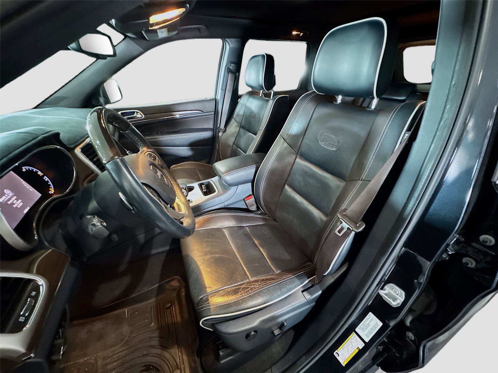 Used 2014 Jeep Grand Cherokee Overland w/ Advanced Technology Group RWD image 10