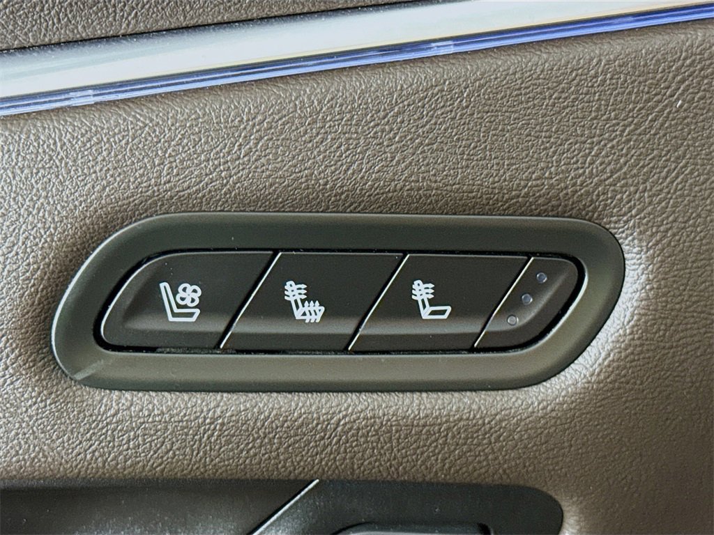 Used 2021 Cadillac Escalade ESV Sport w/ Driver Assist Tech Package image 13