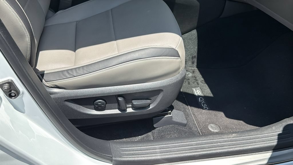 Used 2023 INFINITI QX50 Sensory AWD/4WD image 11