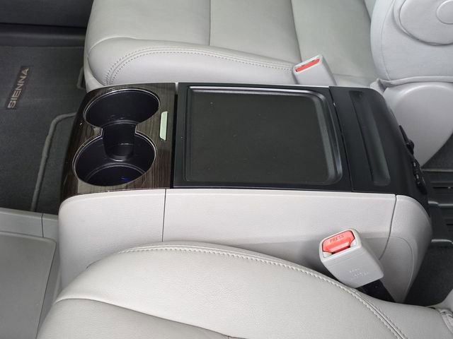 Used 2020 Toyota Sienna XLE image 9