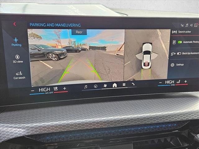 Used 2025 BMW 440i xDrive Coupe w/ Premium Package image 11