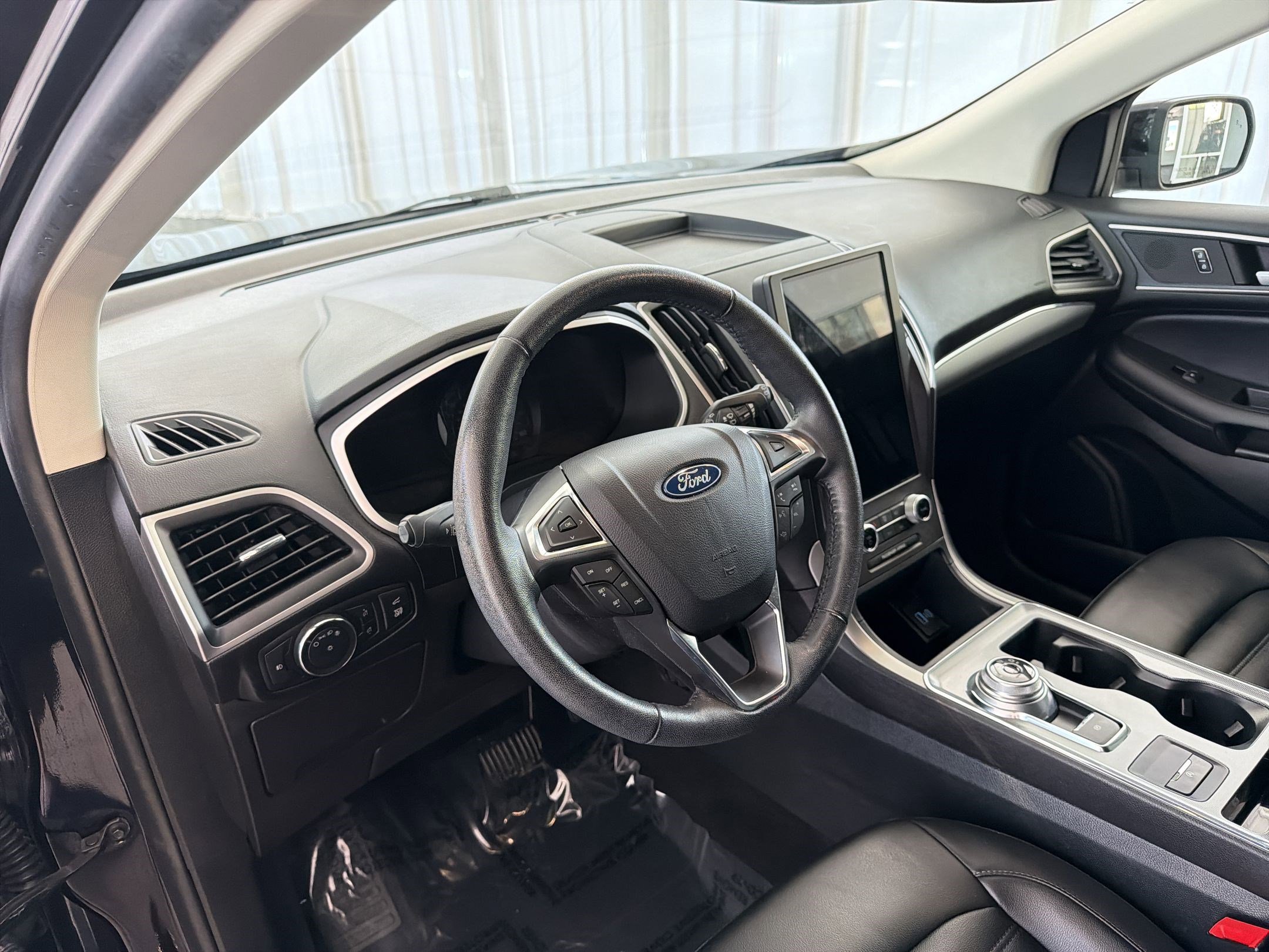 Used 2021 Ford Edge SEL w/ Convenience Package image 4