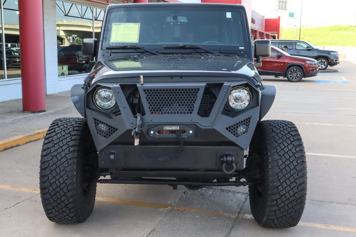 Used 2018 Jeep Wrangler Unlimited Rubicon w/ Connectivity Group AWD/4WD image 3