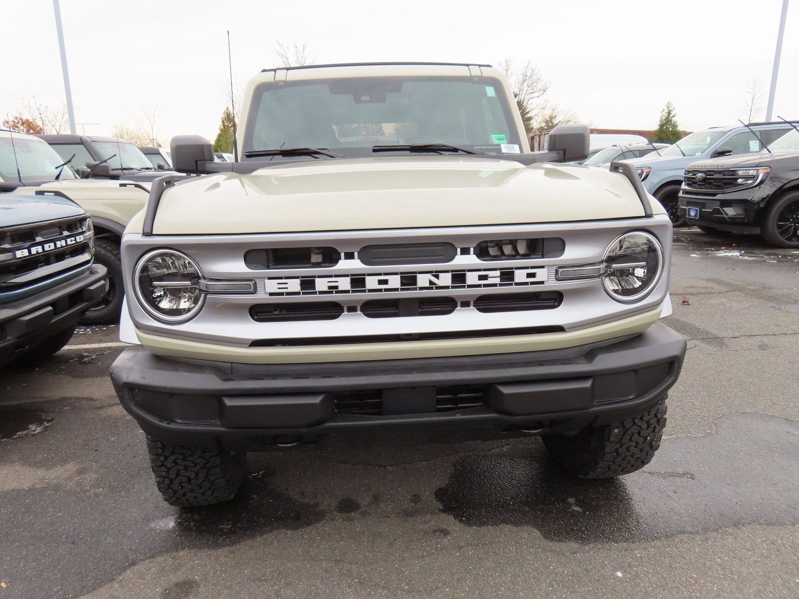 New 2025 Ford Bronco 4-Door image 2