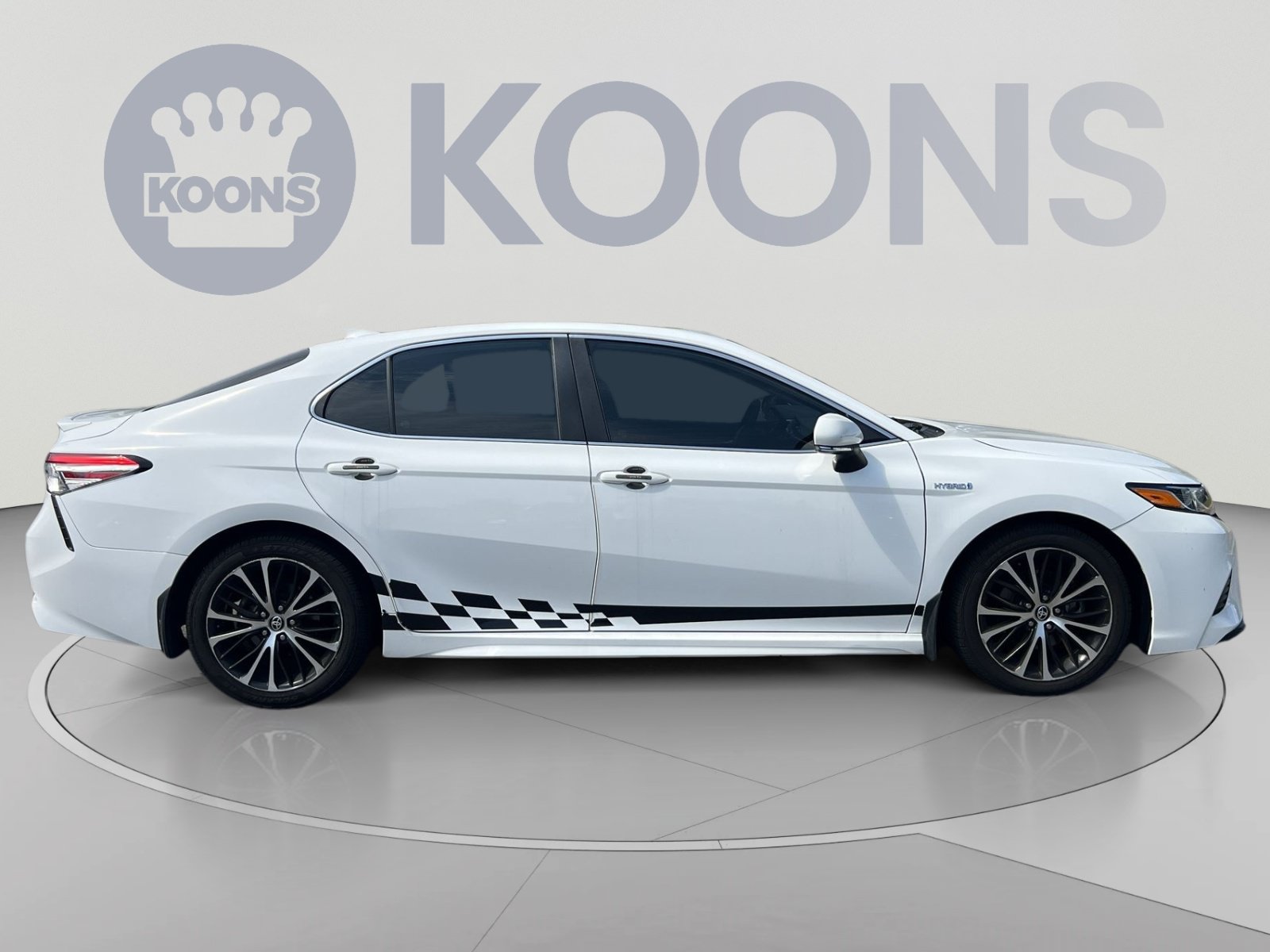 Used 2020 Toyota Camry SE w/ Sunroof Package FWD image 7