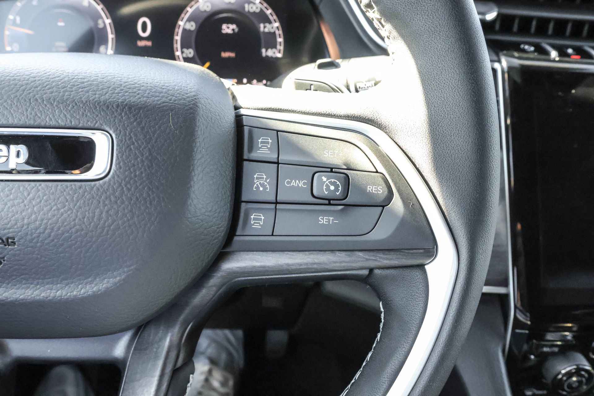 New 2025 Jeep Grand Cherokee Limited w/ Black Appearance Package image 25