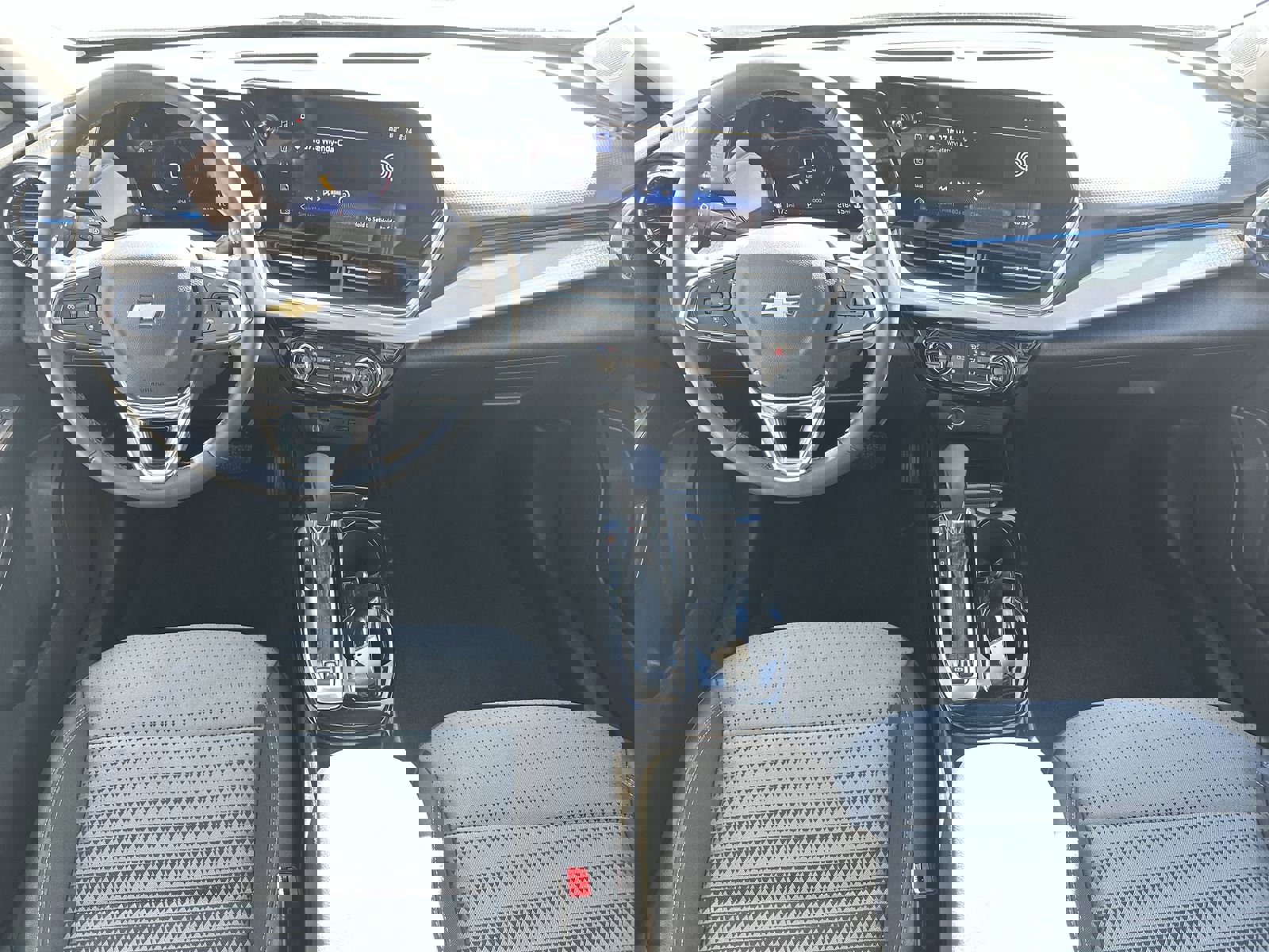 Used 2025 Chevrolet Trax LT w/ LT Convenience Package image 18