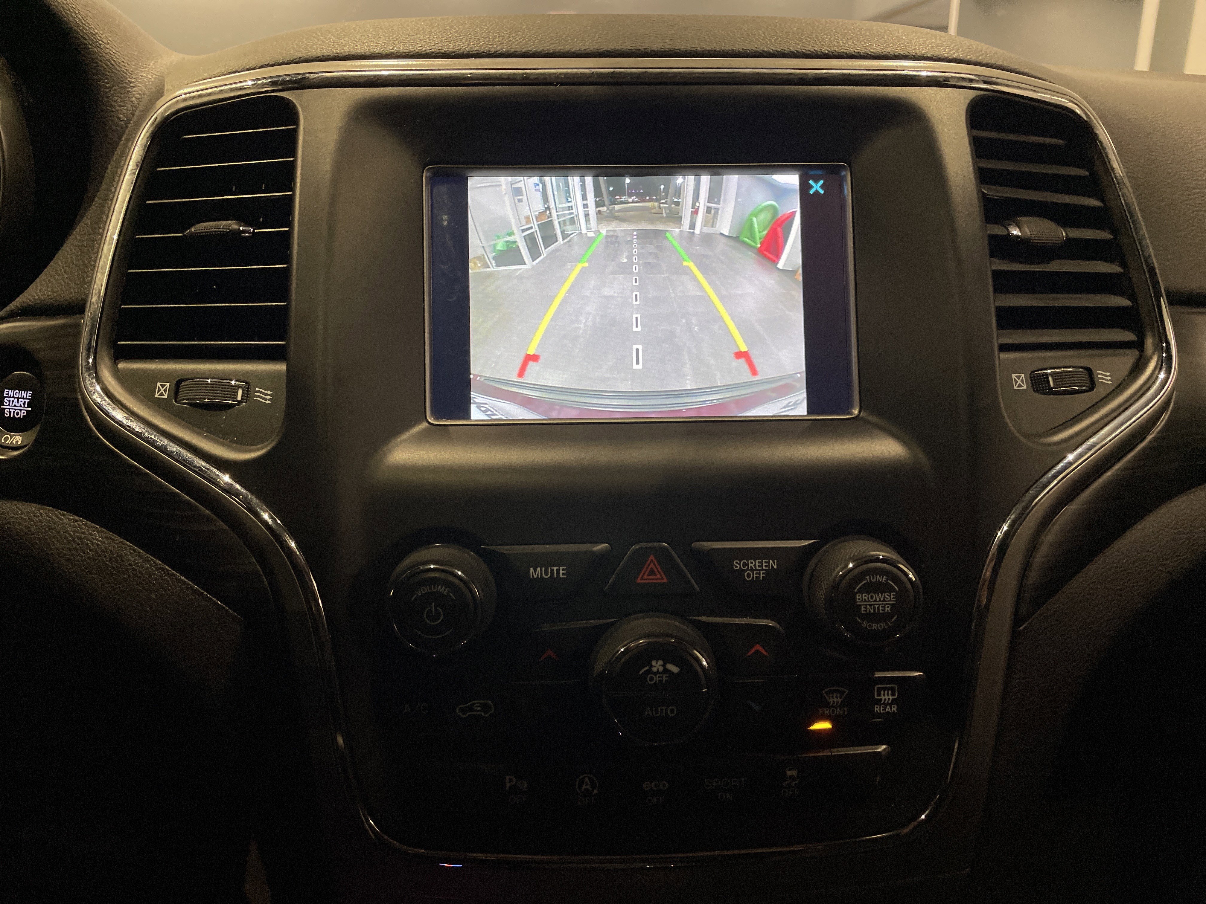 Used 2020 Jeep Grand Cherokee Laredo image 24