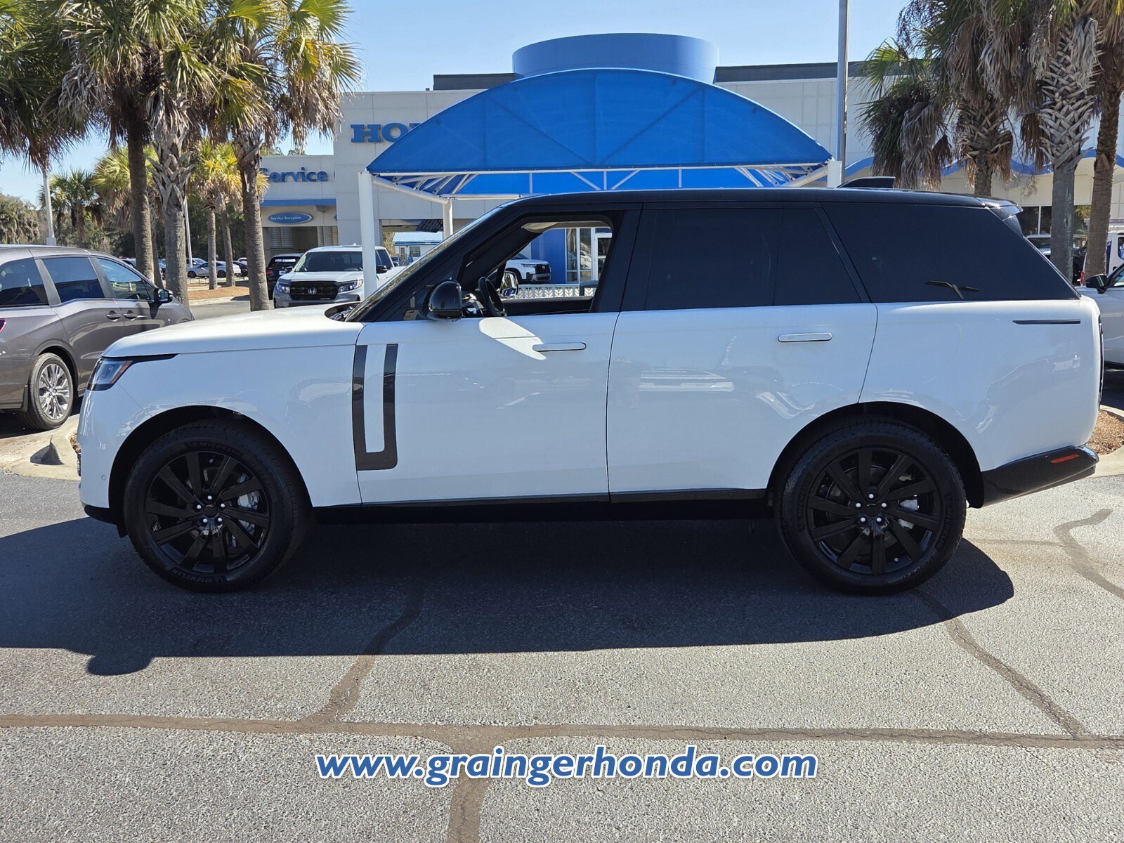 Used 2023 Land Rover Range Rover SE image 8