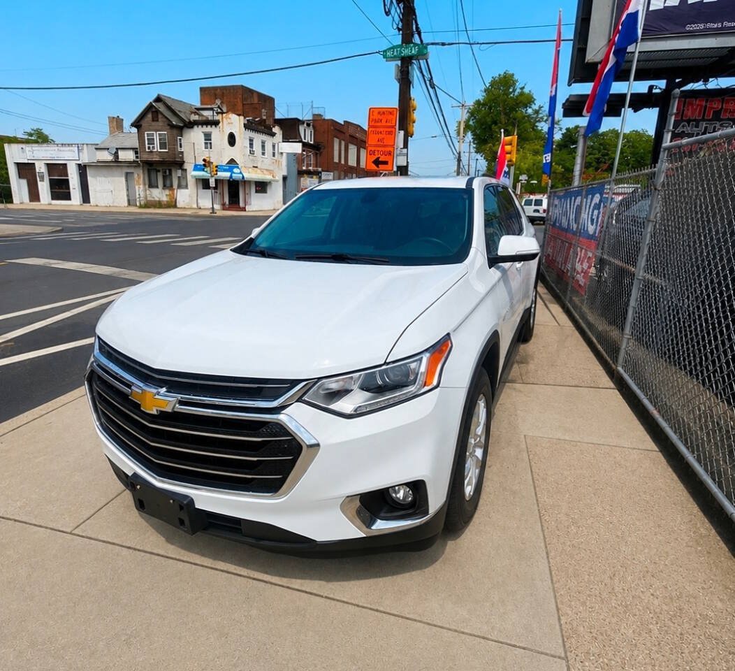 Used 2018 Chevrolet Traverse LT AWD/4WD image 1