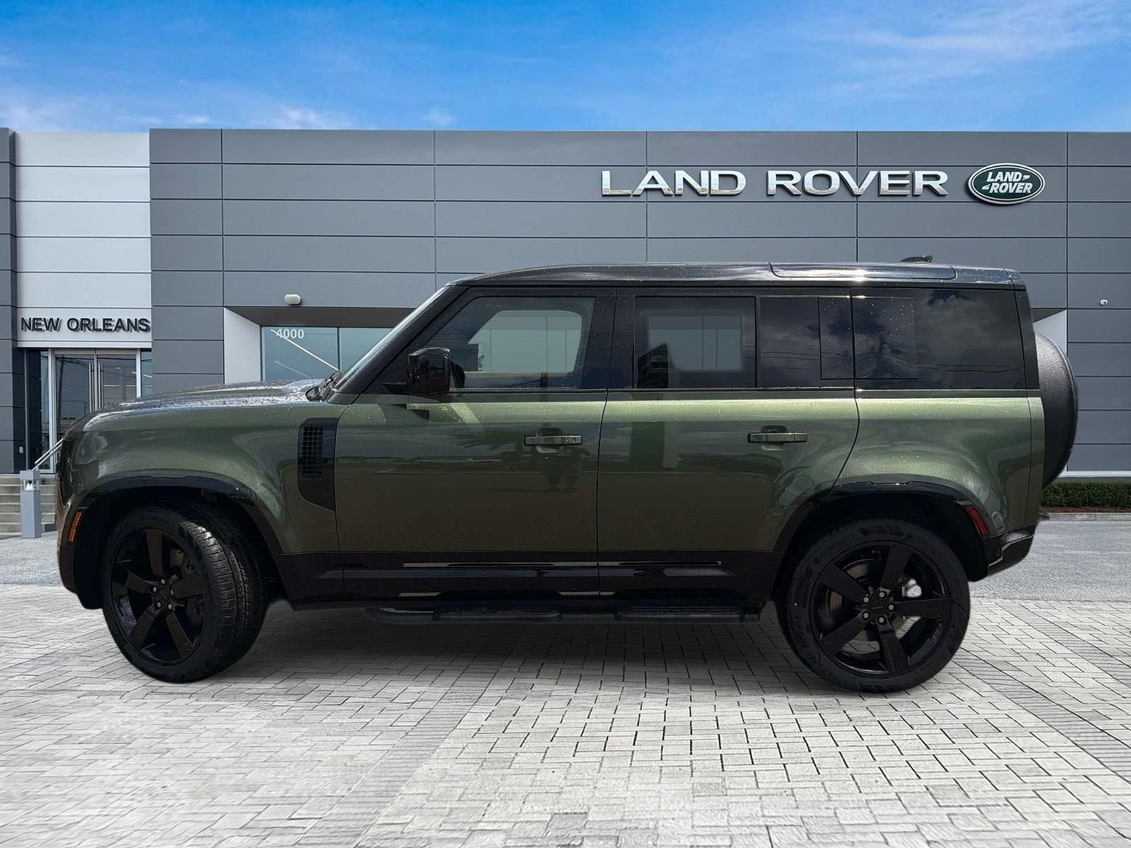 New 2026 Land Rover Defender 110 X-Dynamic SE AWD/4WD image 2