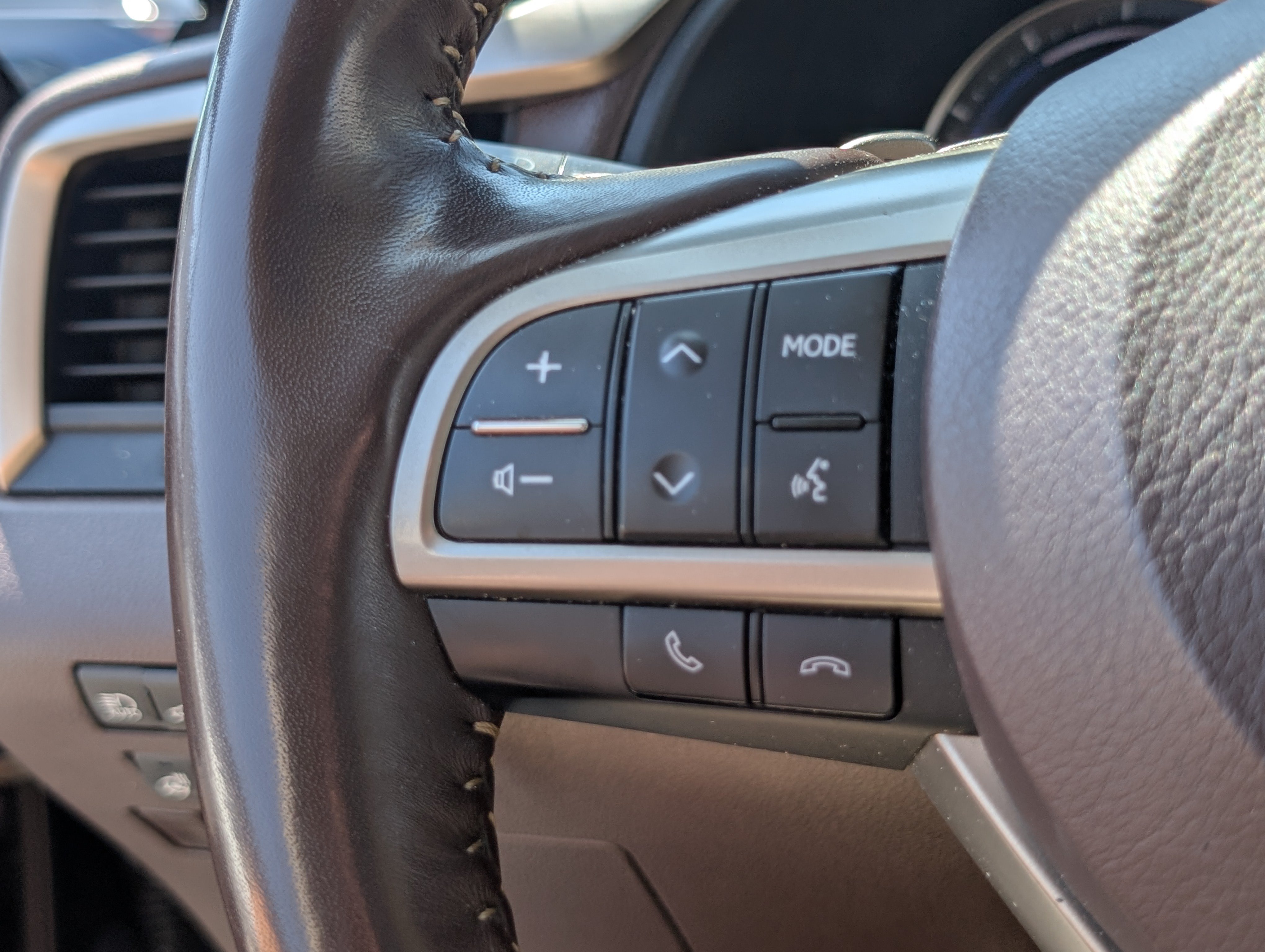 Used 2020 Lexus RX 450h AWD w/ Premium Package image 24