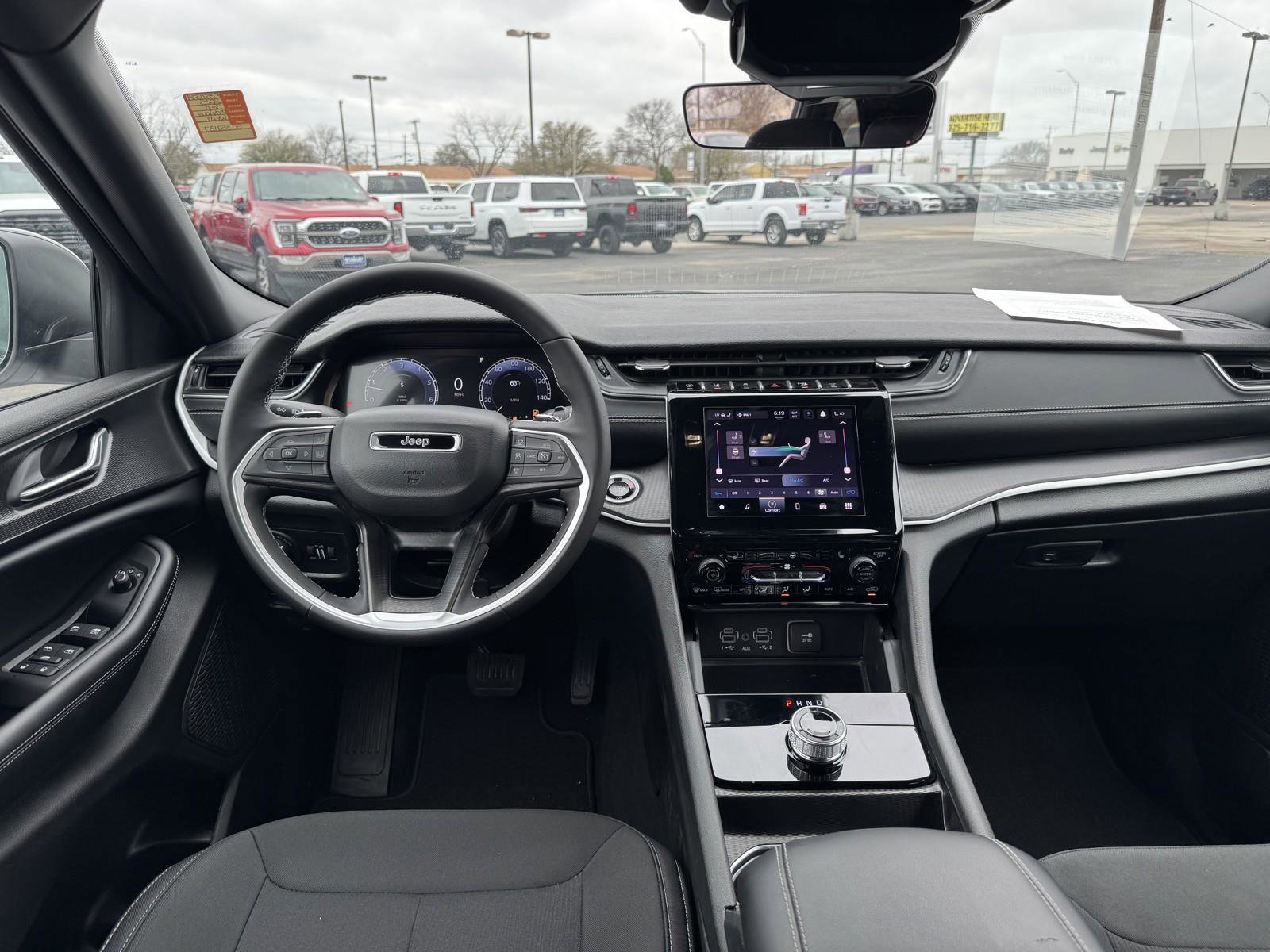 Used 2025 Jeep Grand Cherokee Laredo X w/ Luxury Tech Group I image 21