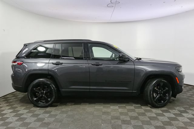 Used 2023 Jeep Grand Cherokee Altitude AWD/4WD image 14