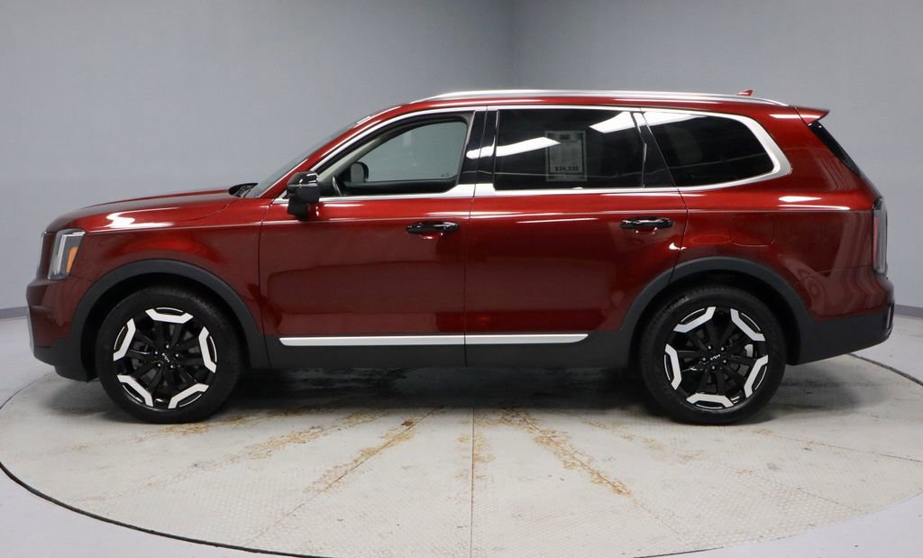 Used 2023 Kia Telluride EX w/ EX Captain's Chair Package image 10