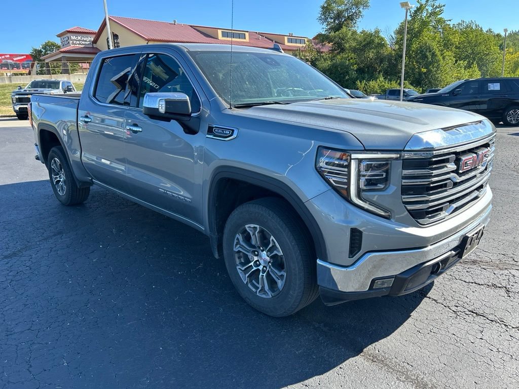 Used 2025 GMC Sierra 1500 SLT AWD/4WD image 3