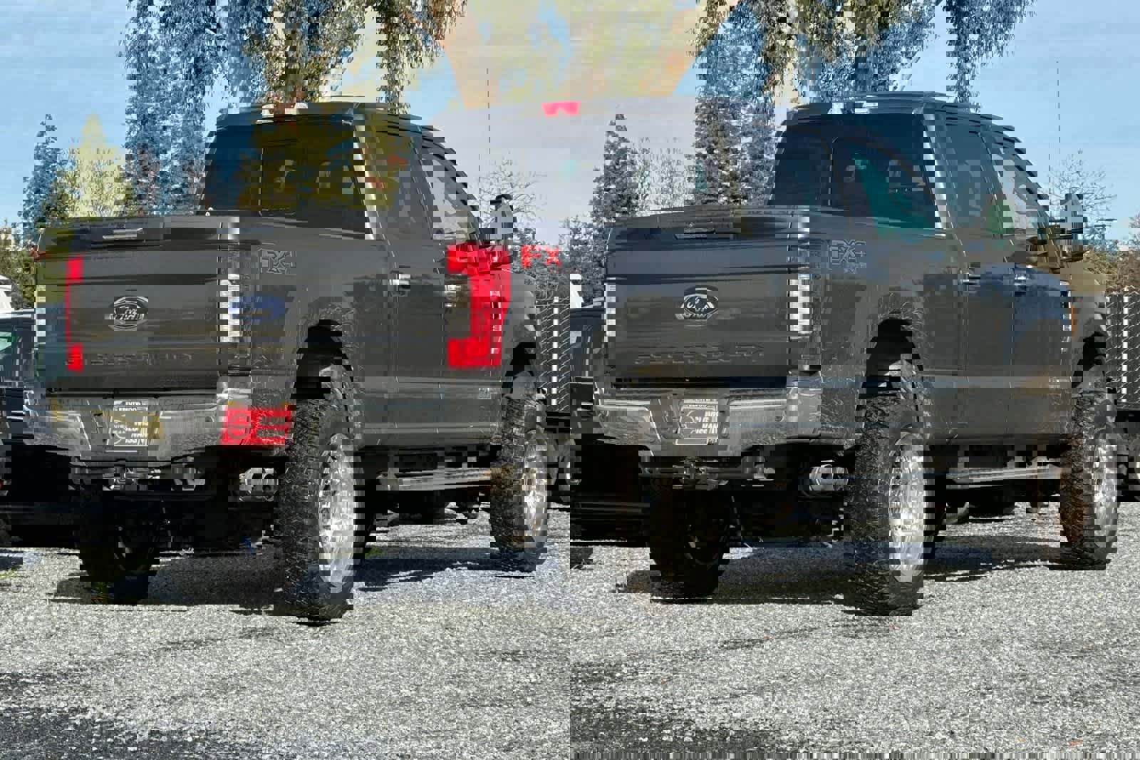 Used 2017 Ford F250 XLT w/ XLT Premium Package image 3