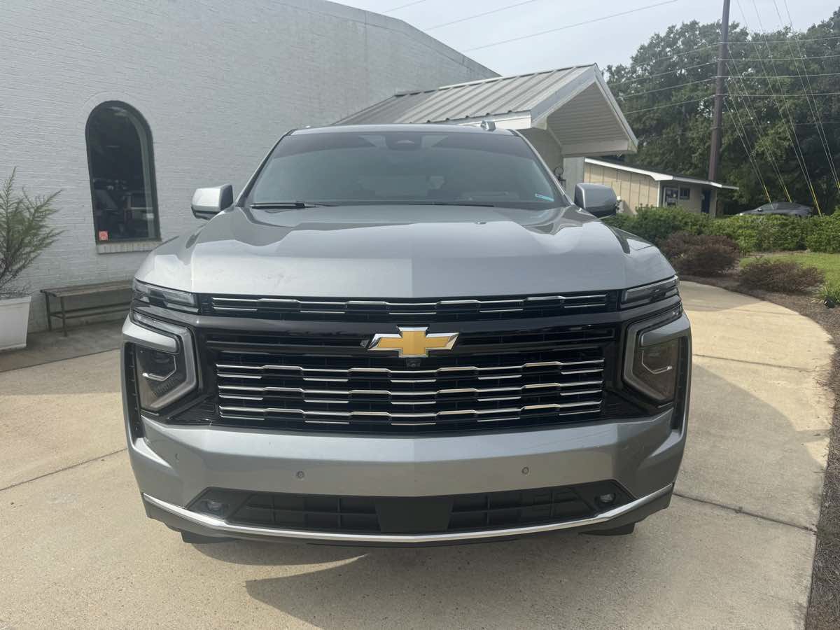 Used 2026 Chevrolet Tahoe High Country AWD/4WD image 3