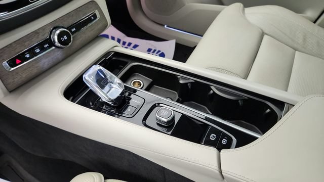 Used 2024 Volvo XC90 B6 Ultimate w/ Lounge Package AWD/4WD image 16