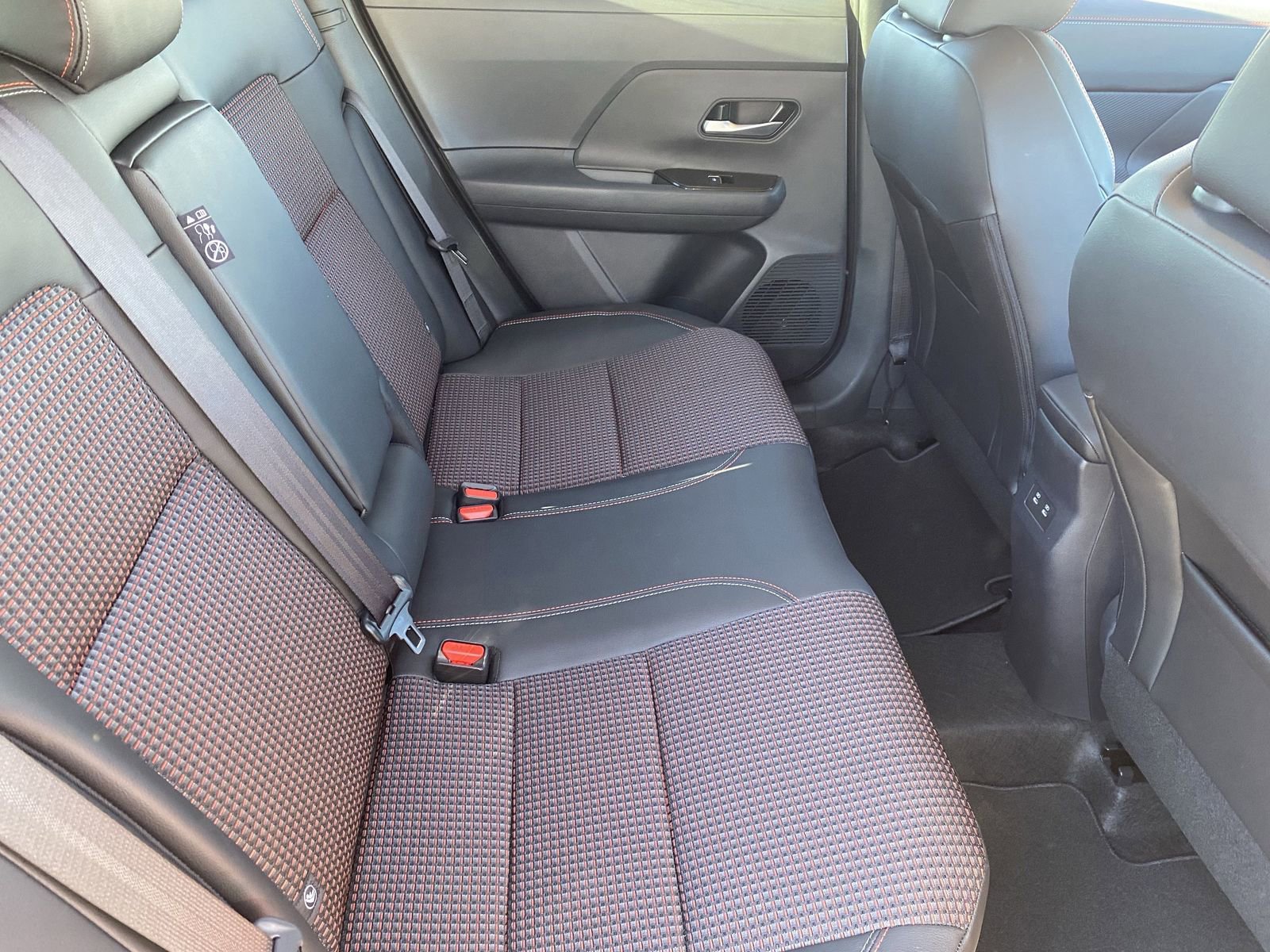 New 2026 Nissan Kicks SR w/ Cold Weather Package FWD image 14