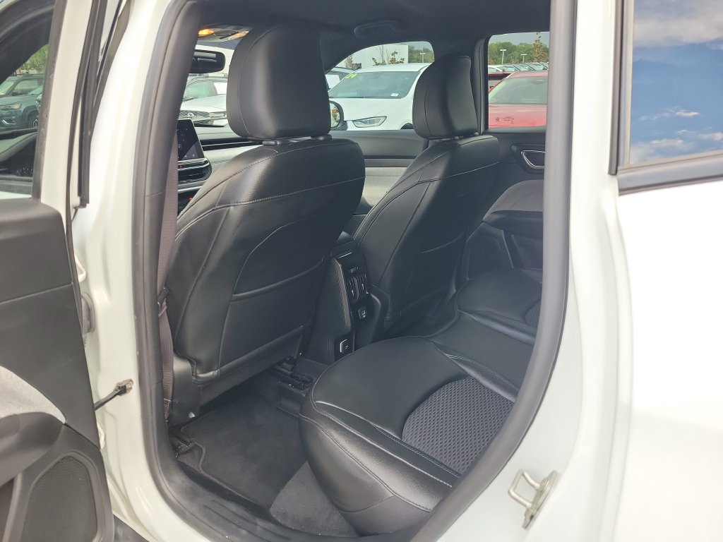 Used 2024 Jeep Compass Latitude AWD/4WD image 9