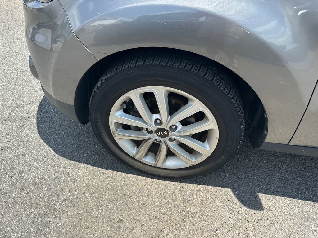 Used 2019 Kia Soul + FWD image 11